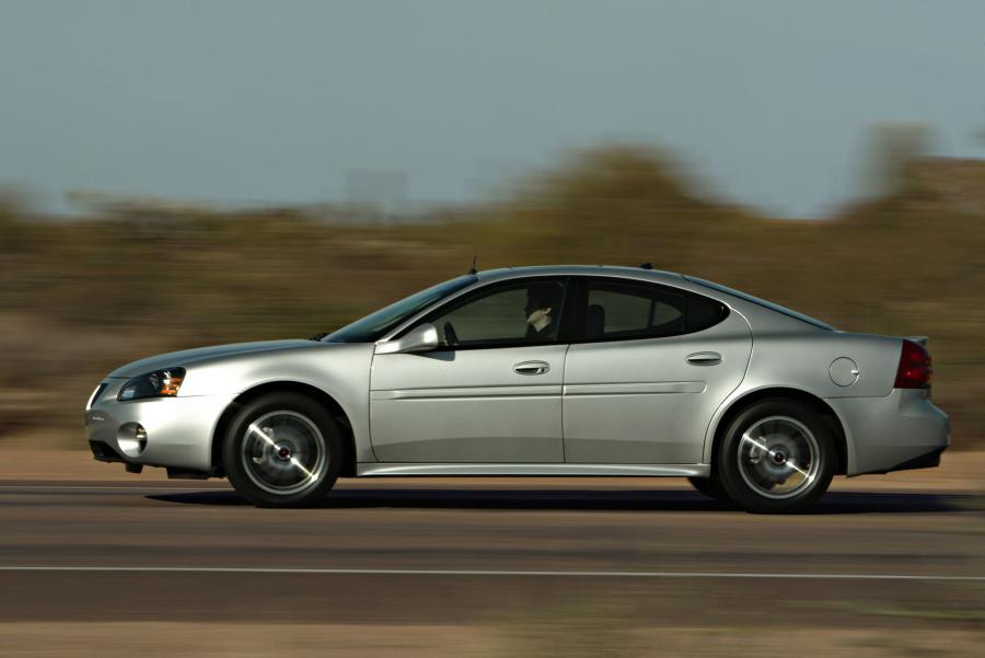  Pontiac Grand Prix 2005 года  (фото 23 из 44)